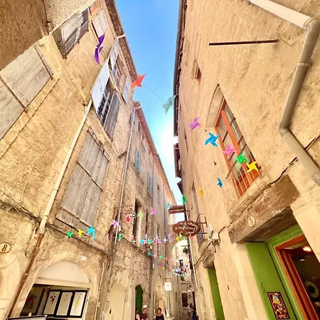 Centre Historique - Plages A 20 Mn - Climatisation Pézenas